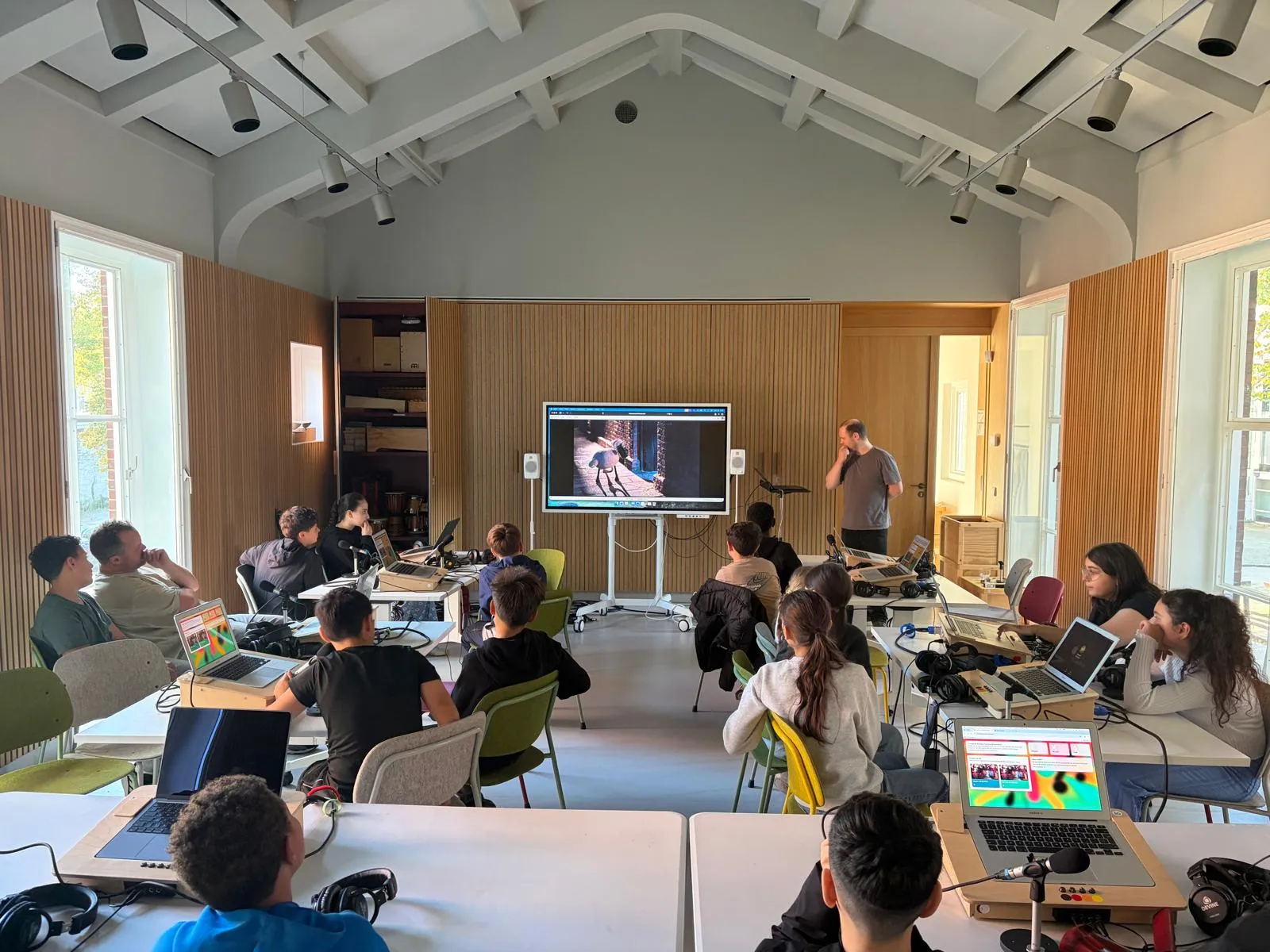 Leerlingen van PCB Nieuwe Park Rozenburg en OBS Nelson Mandela in de Cultuurtraject workshop van Watch That Sound